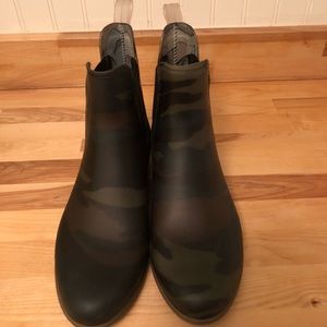 J Crew Matt Chelsea Rain Boots - Olive Camo